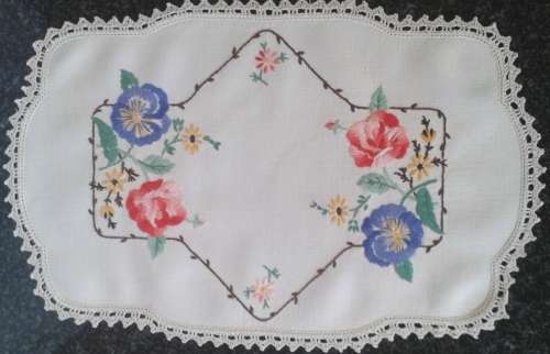 Gorgeous vintage tray cloth crochet edges