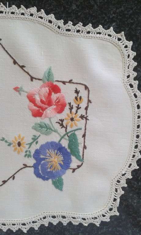 Gorgeous vintage tray cloth crochet edges