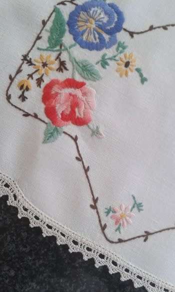 Gorgeous vintage tray cloth crochet edges