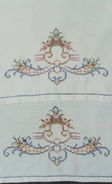 Pair petit point cross stitch vintage linen guest hand towels