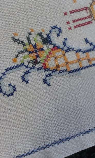 Pair petit point cross stitch vintage linen guest hand towels