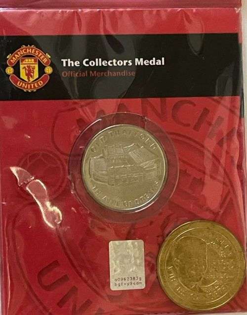 MANCHESTER UNITED COLLECTION MEDAL : OFFICIAL MERCHANDISE