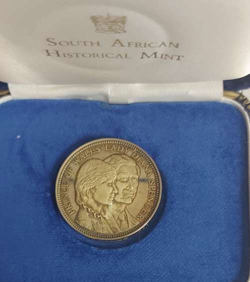 STERLING SILVER THE ROYAL WEDDING MEDALLION WITH CERTIFICATES