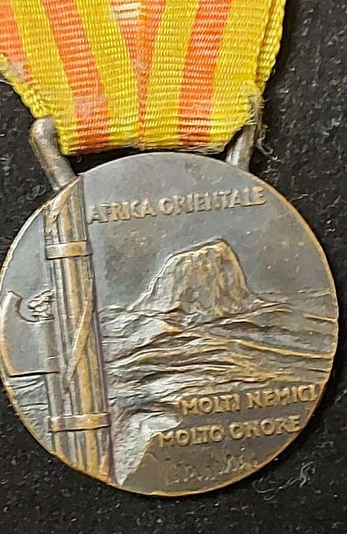 2 X iTALIAN WAR MEDALS - WW1 WAR MERIT CROSS & WW2 ITALIAN AFRICA ORIENTALE