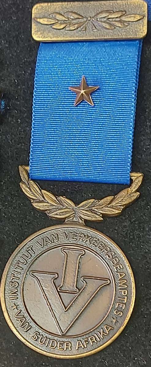 VARIOUS SANDF and METRO POLICE INSIGNIA