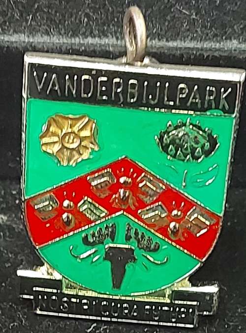 VARIOUS SANDF and METRO POLICE INSIGNIA