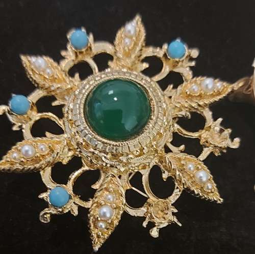 2 X BROOCHES , gREEN AND BLUE ROUND WHITE PEARLS