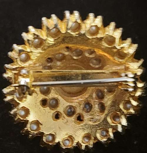 2 X BROOCHES , gREEN AND BLUE ROUND WHITE PEARLS