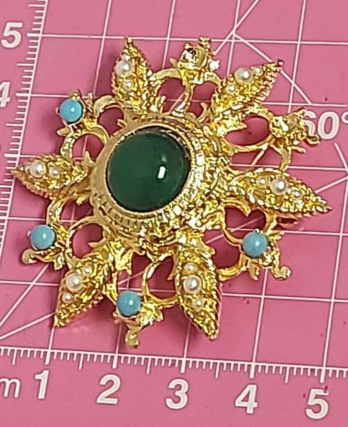 2 X BROOCHES , gREEN AND BLUE ROUND WHITE PEARLS