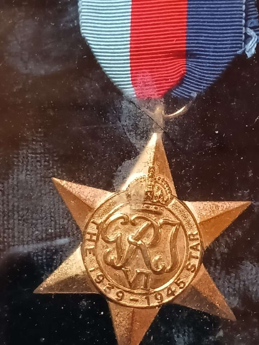 SET OF 4 X WW2 MEDALS FOR T. SWAIN (586505)