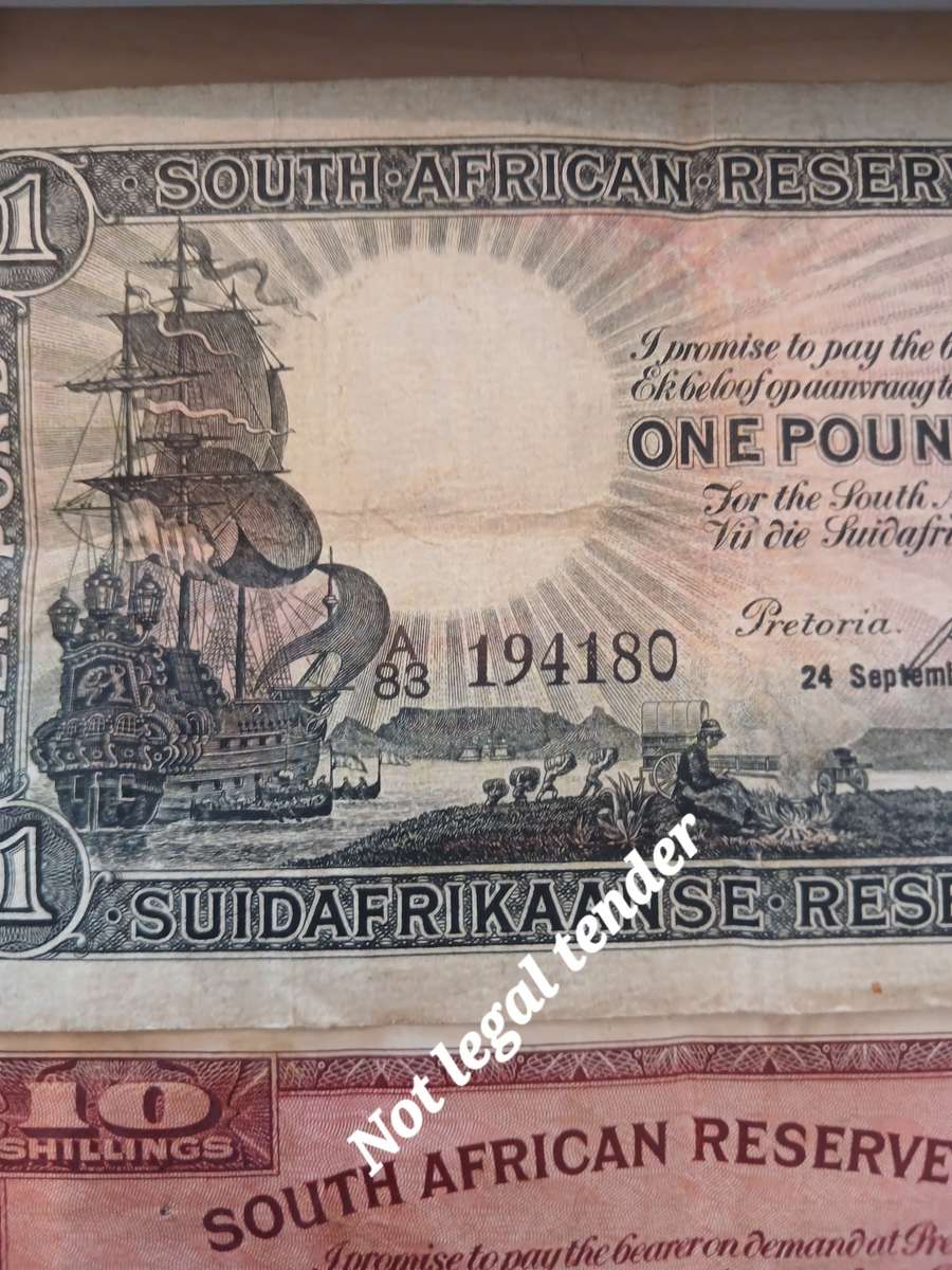 2 x SOUTRH AFRICAN RESERVE BANK NOTES : 1 X 10 SHILLING AND 1 X POUND