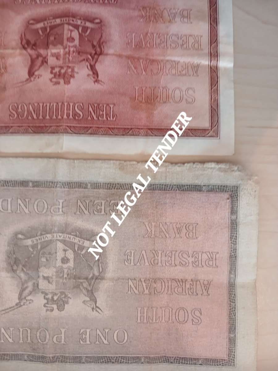 2 x SOUTRH AFRICAN RESERVE BANK NOTES : 1 X 10 SHILLING AND 1 X POUND