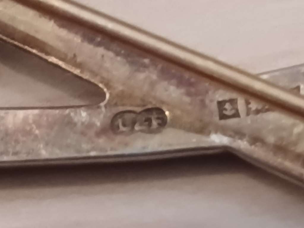 MINERS GOLD RUSH 1890-1896 TOKEN SPADE AND AXE- 92.5 SILVER