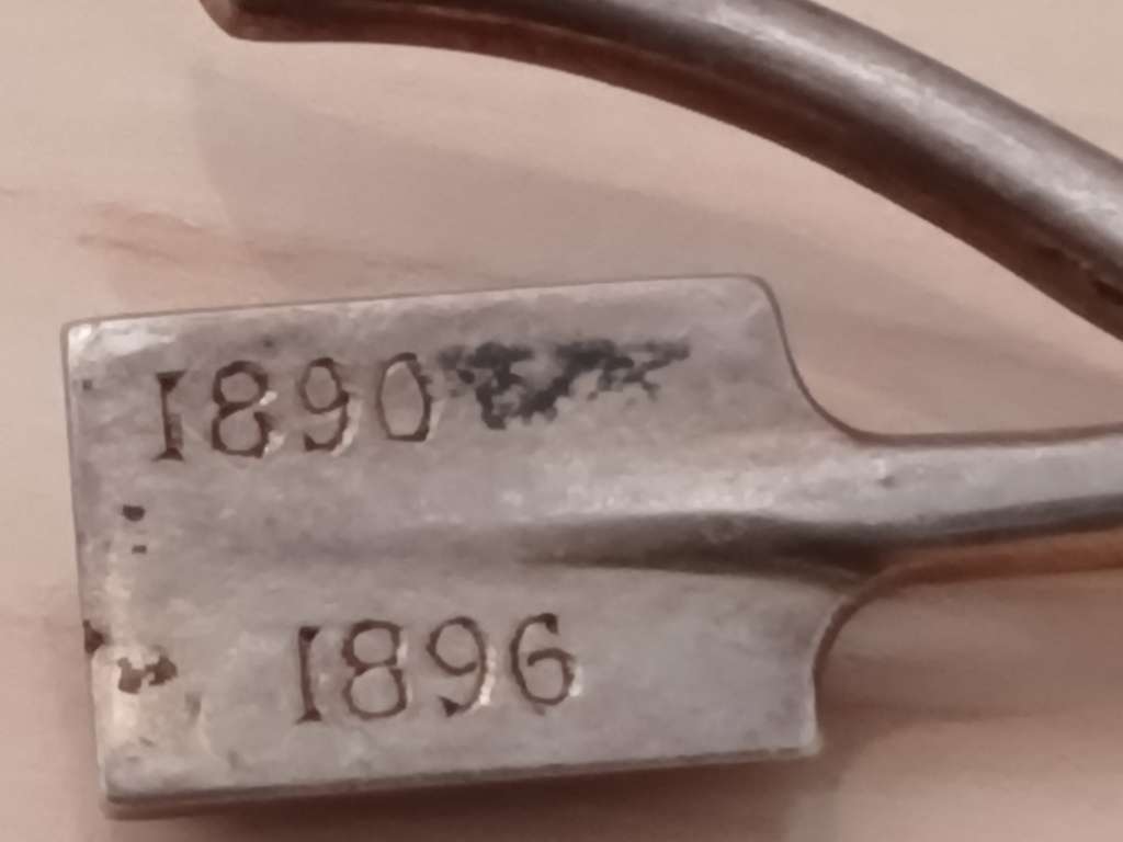 MINERS GOLD RUSH 1890-1896 TOKEN SPADE AND AXE- 92.5 SILVER