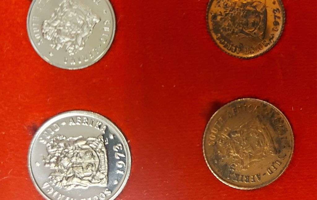 1973 RED PROOF COIN SET WITH SILVER R1