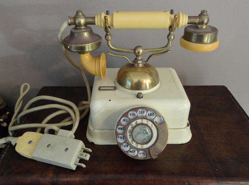 Wow!!! Very nice working vintage telephone