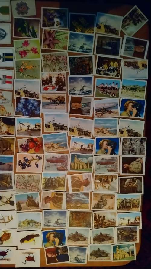 Huge collection of rare vintage cigarette cards High value very collectable!
