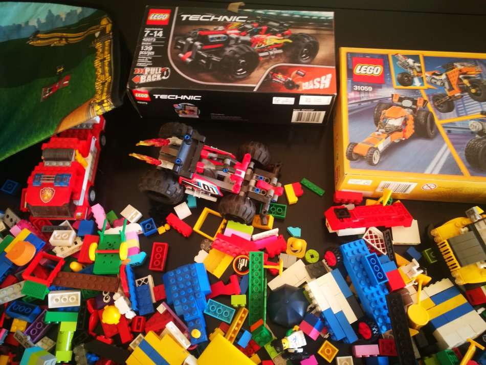 MASSIVE collection of thousands of pieces of GENUINE LEGO blocks