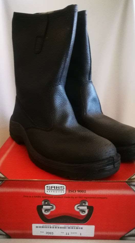 *BARGAIN*  NEW INYATI Riggers Safety Boots  - Black - Size 11