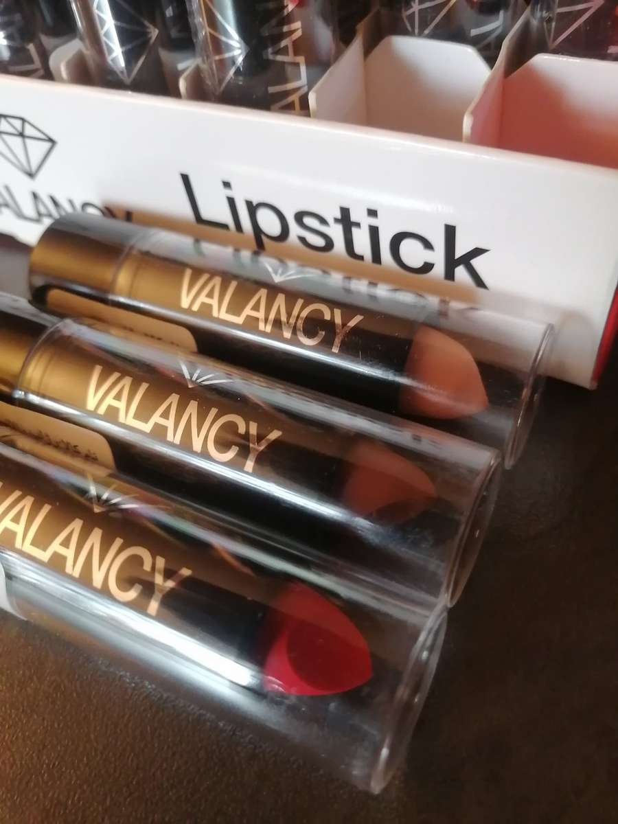 36 BRAND NAME LIPSTICKS FOR ONE BID!