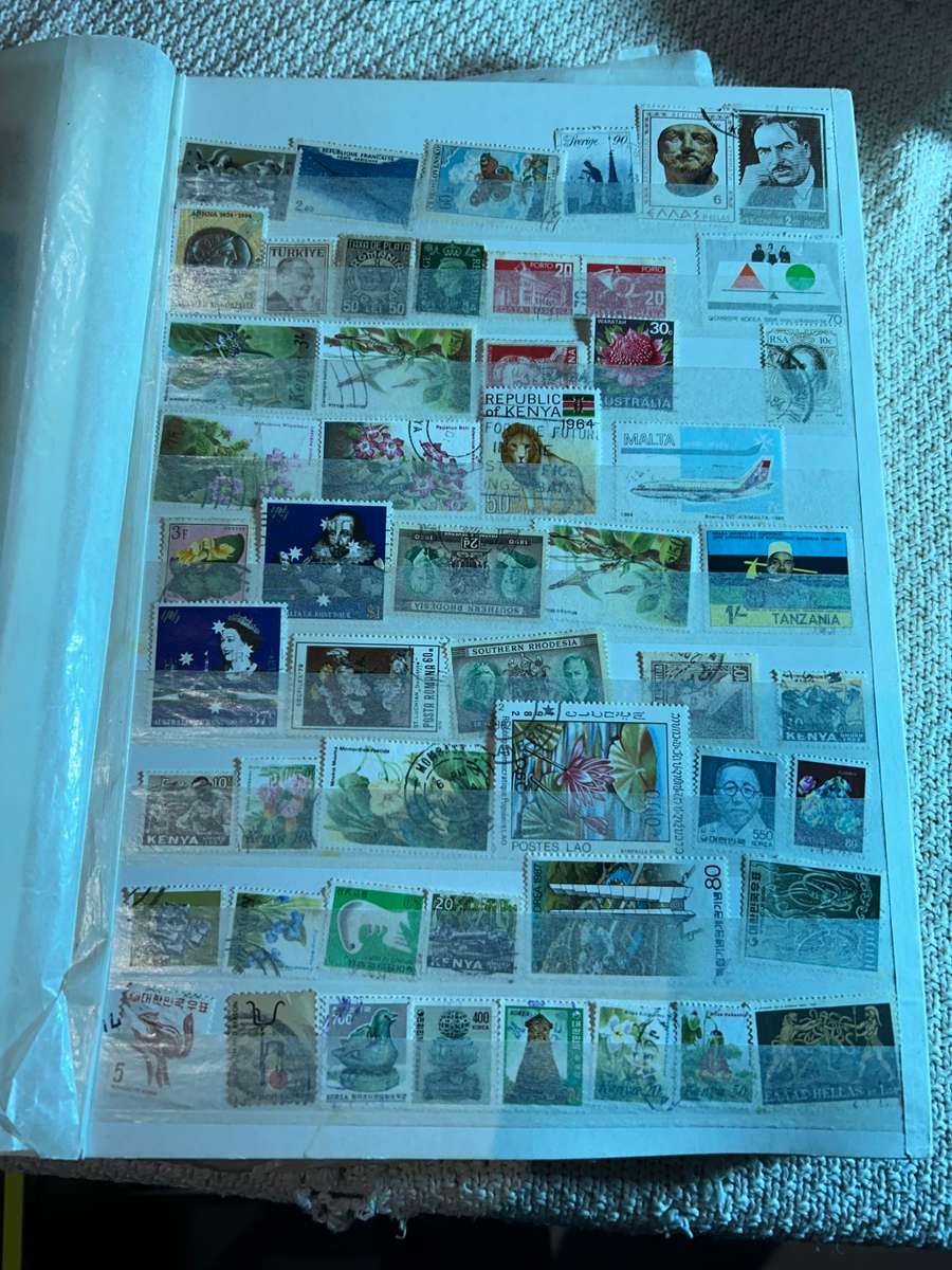Stamp Collection over 1000 stamps. Price per 100 stamps