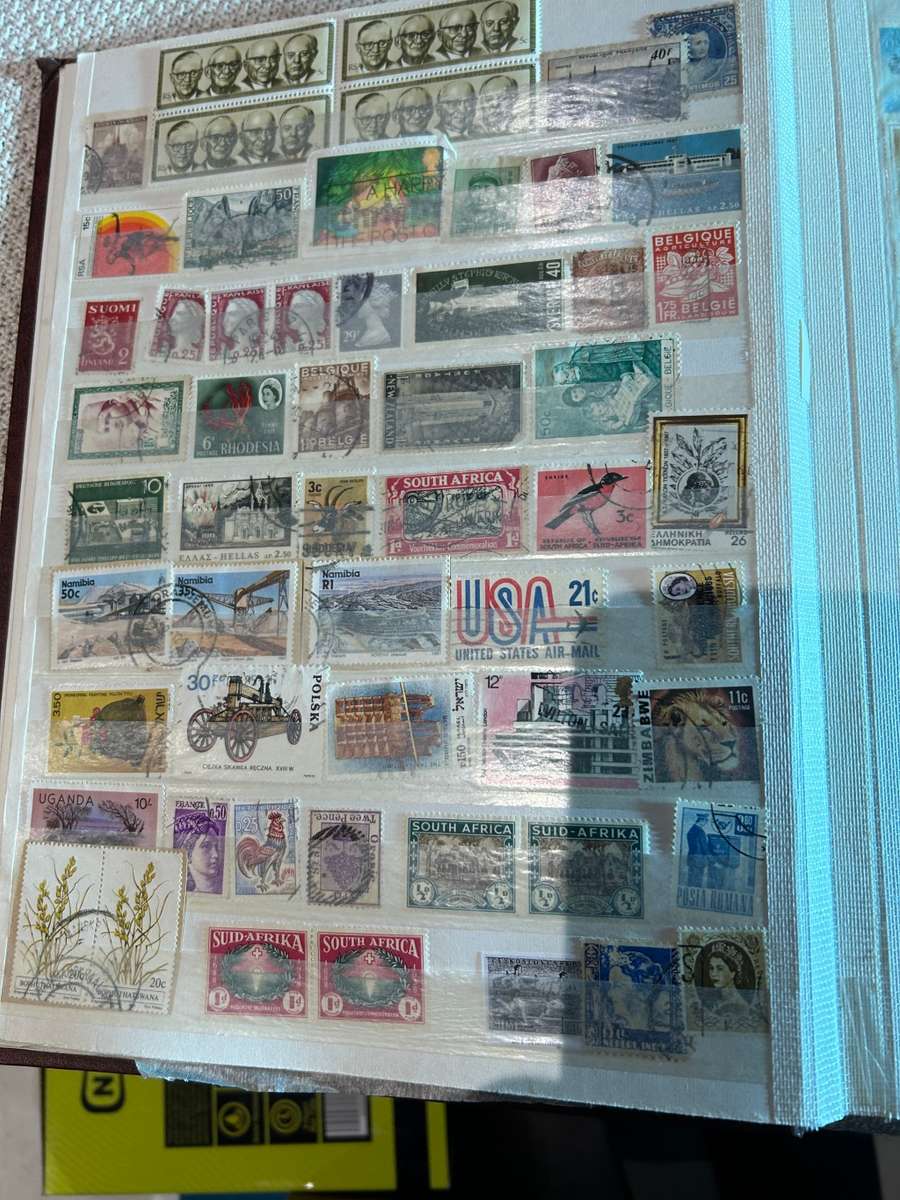 Stamp Collection over 1000 stamps. Price per 100 stamps
