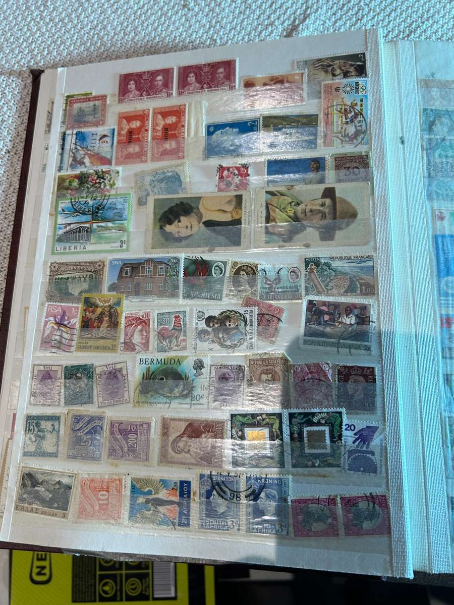 Stamp Collection over 1000 stamps. Price per 100 stamps