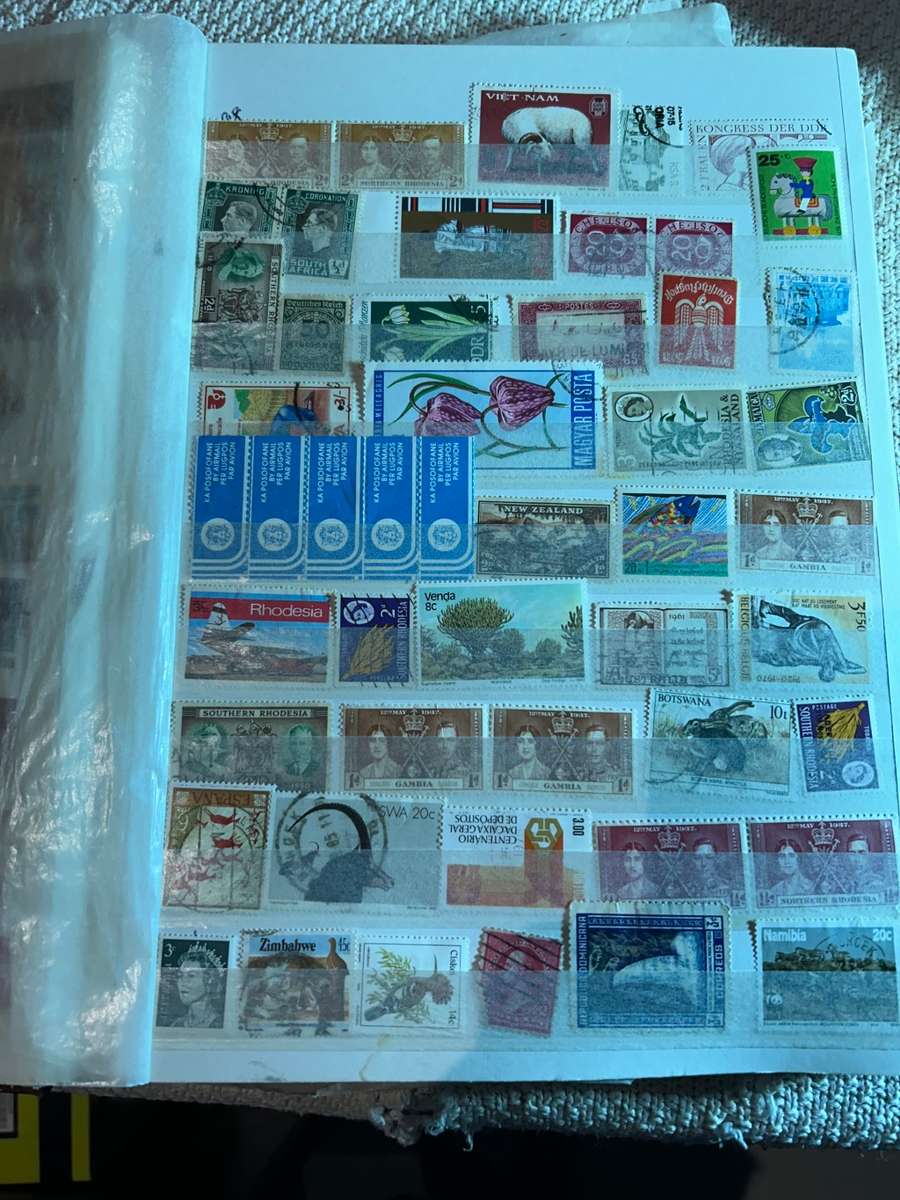 Stamp Collection over 1000 stamps. Price per 100 stamps