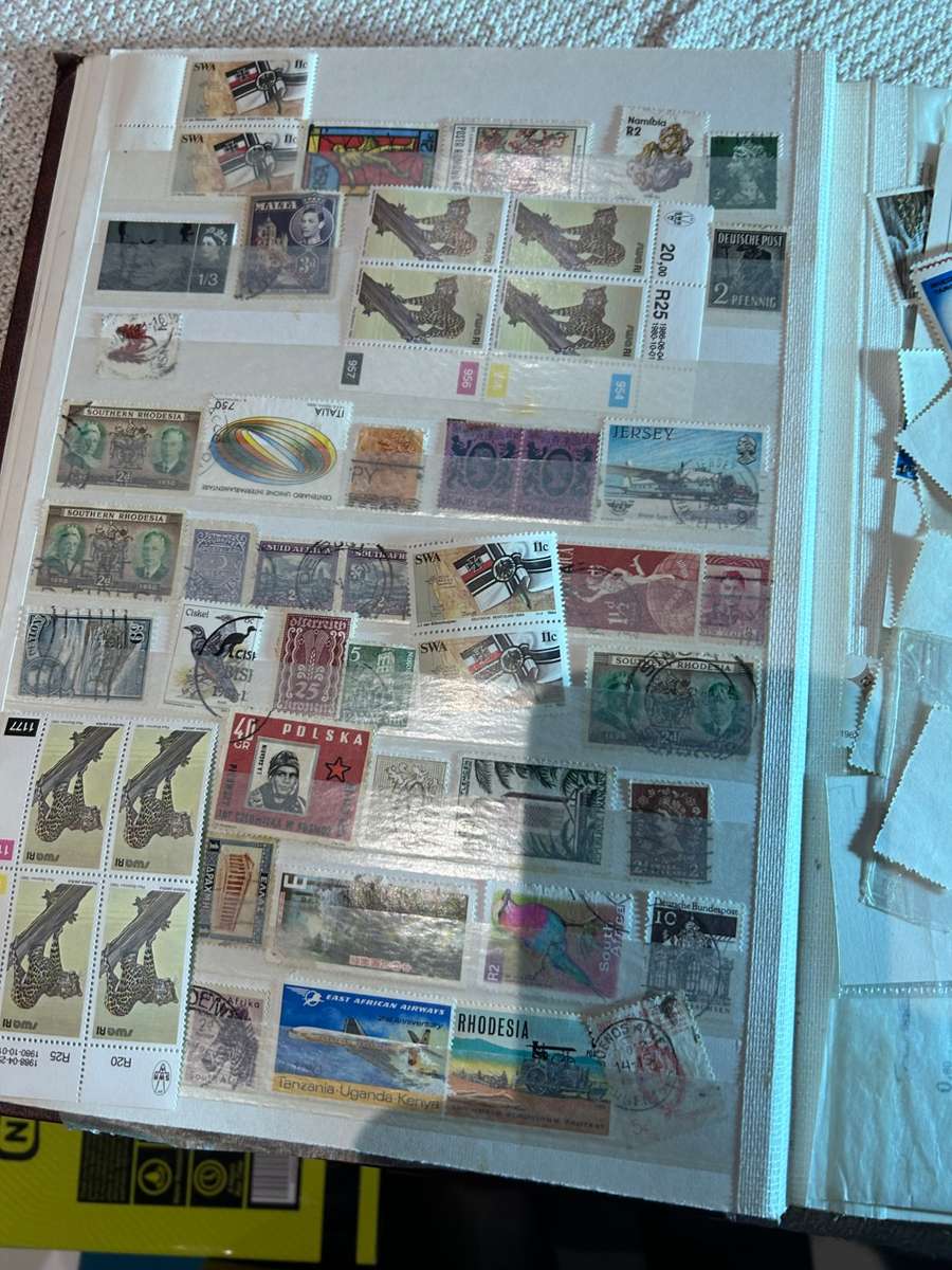 Stamp Collection over 1000 stamps. Price per 100 stamps