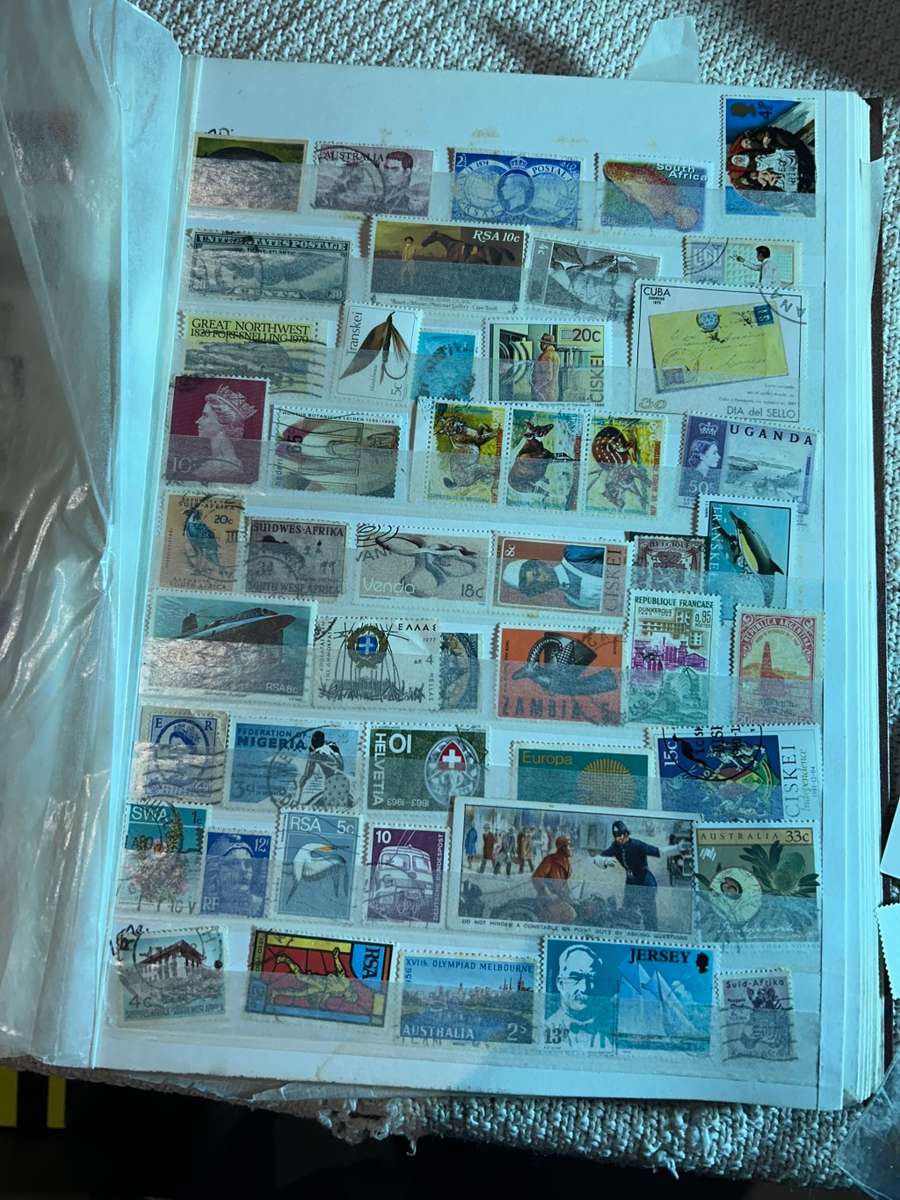 Stamp Collection over 1000 stamps. Price per 100 stamps