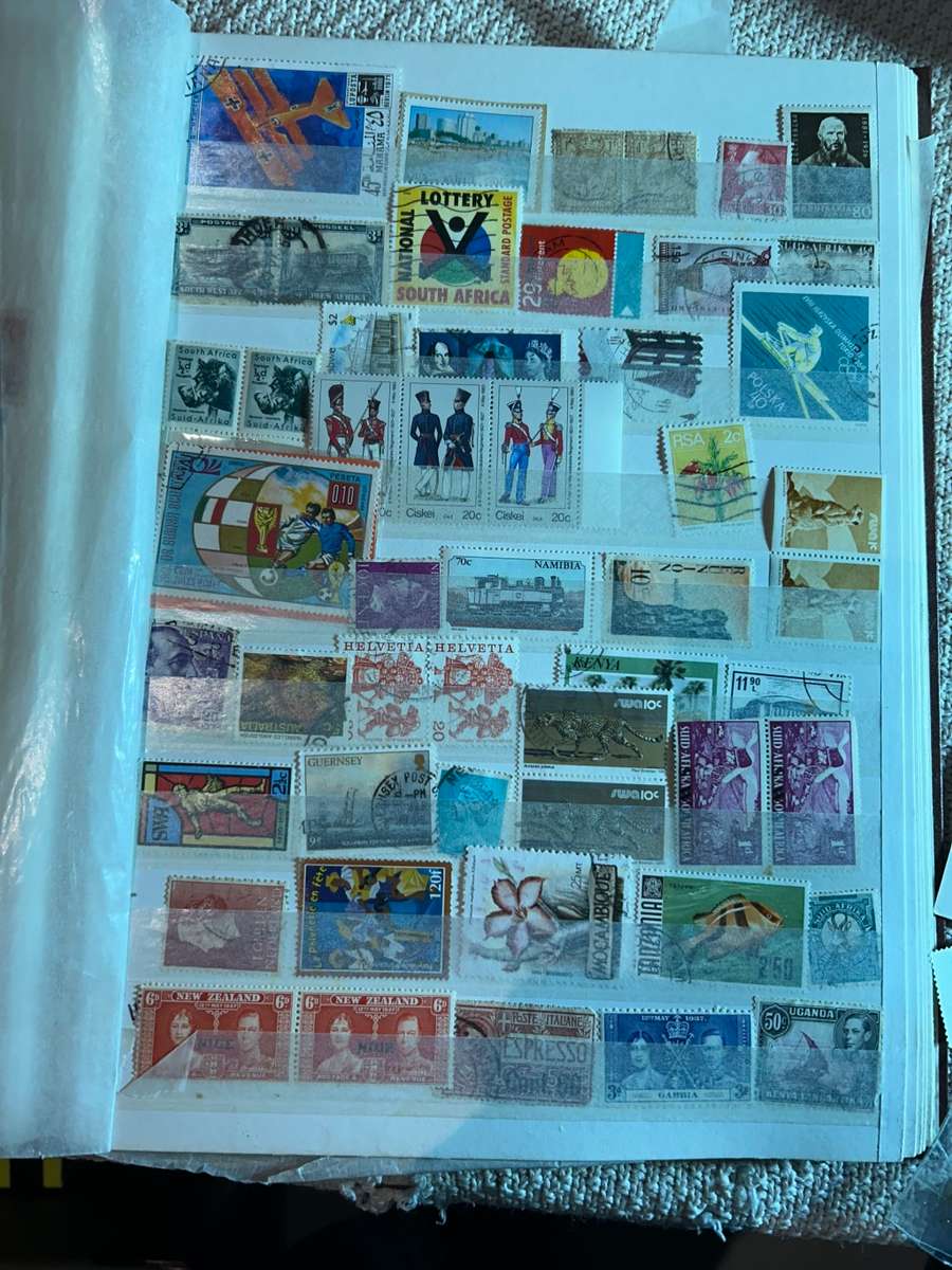 Stamp Collection over 1000 stamps. Price per 100 stamps