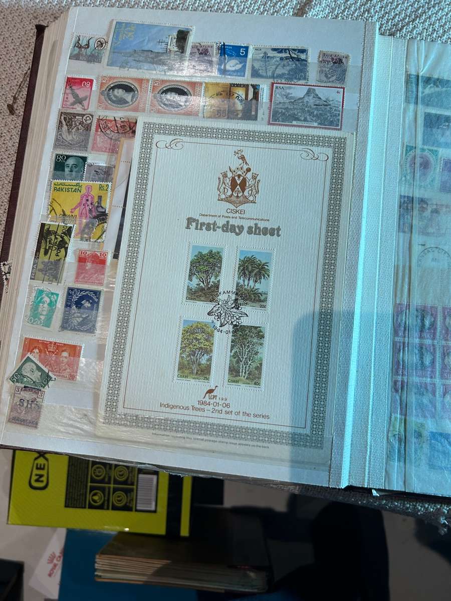 Stamp Collection over 1000 stamps. Price per 100 stamps