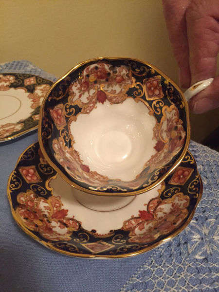 6 x Magnificent Royal Albert "HEIRLOOM" Series Tea Cups, Saucers and Cake Plates - Truly Stunning!!!