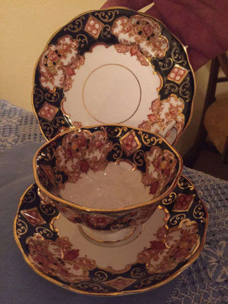 6 x Magnificent Royal Albert "HEIRLOOM" Series Tea Cups, Saucers and Cake Plates - Truly Stunning!!!