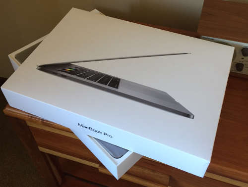 LATEST MODEL 2016 Apple MacBook Pro 15" Retina i7 2.7GHz / 16GB / 512GB / Radeon 455 + 1 YR WARRANTY