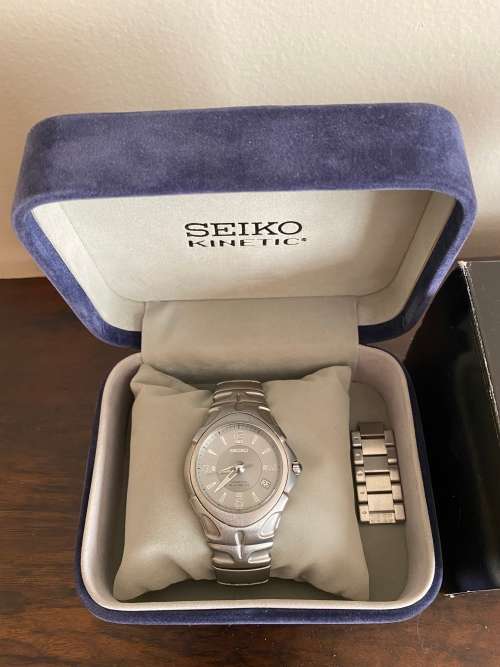 Seiko Kinetic Auto Relay Watch