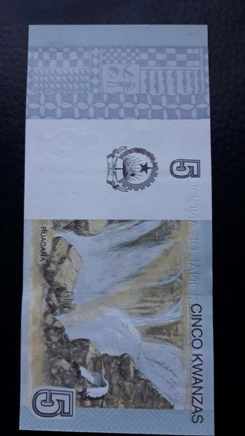 2012 Angola Uncirculated 5 Kwanza Serial numbers will differ!