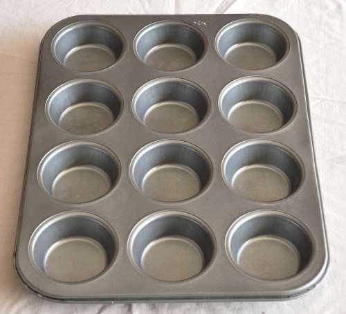 Cupcake/Muffin tray (bakes 12)