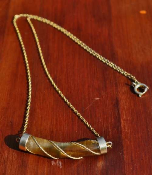 Vintage Gold Tone Chain and Art Glass Tubular Pendant Necklace