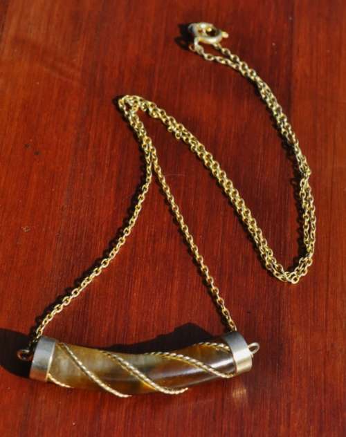 Vintage Gold Tone Chain and Art Glass Tubular Pendant Necklace