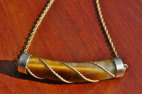 Vintage Gold Tone Chain and Art Glass Tubular Pendant Necklace