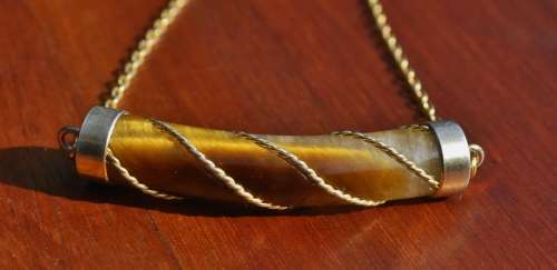 Vintage Gold Tone Chain and Art Glass Tubular Pendant Necklace