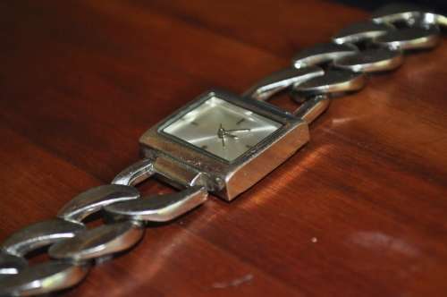 Sturdy stainless steel with linked chain strap, unbranded ladies watch