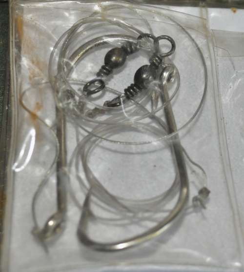 Job Lot - Booklet filled Steel wire traces with Mustad Hooks