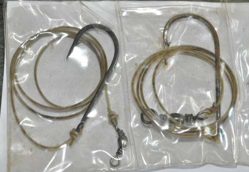 Job Lot - Booklet filled Steel wire traces with Mustad Hooks