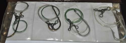 Job Lot - Booklet filled triple wire traces with Mustad Hooks