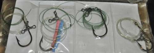 Job Lot - Booklet filled triple wire traces with Mustad Hooks