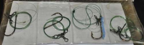 Job Lot - Booklet filled triple wire traces with Mustad Hooks