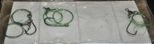 Job Lot - Booklet filled triple wire traces with Mustad Hooks