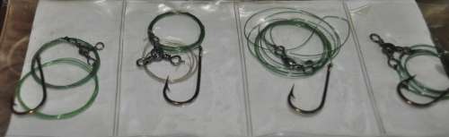 Job Lot - Booklet filled triple wire traces with Mustad Hooks